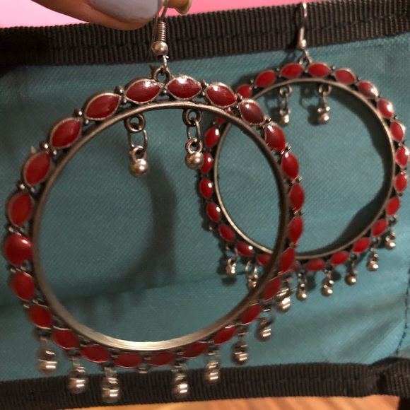 Aesthetic earring with beautiful works to all the big earring lovers - Picture 3 of 3